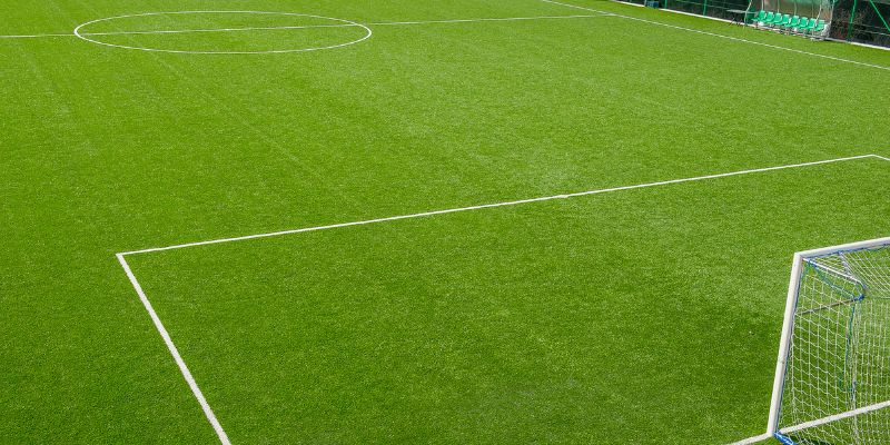 Qual a diferença da grama sintética para campo de futebol?